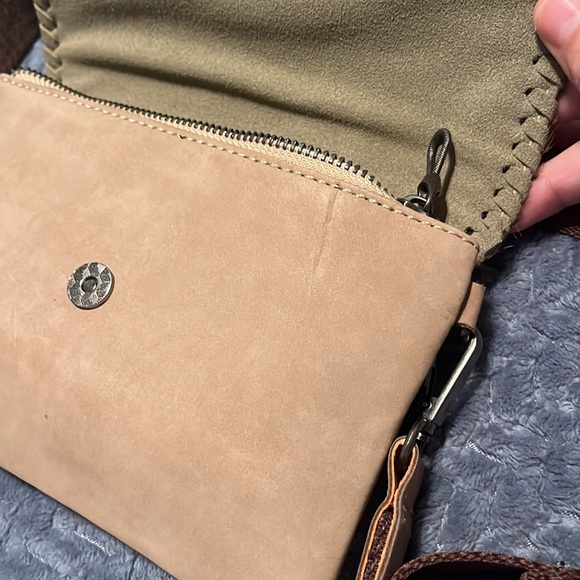 Montana West cross body purse - Picture 4 of 6